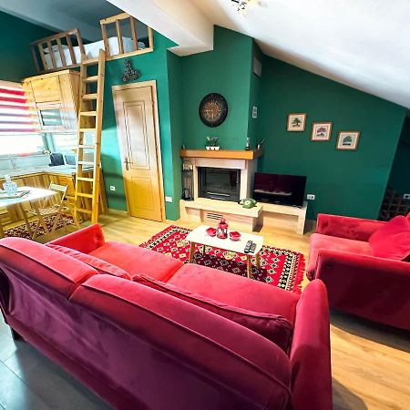Cozy Elegance Above Korca Apartment Bagian luar foto