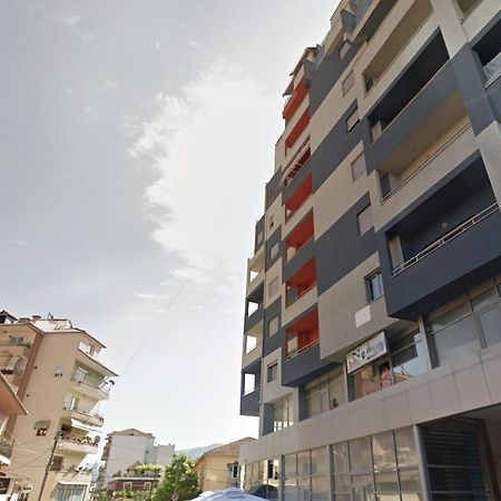Cozy Elegance Above Korca Apartment Bagian luar foto