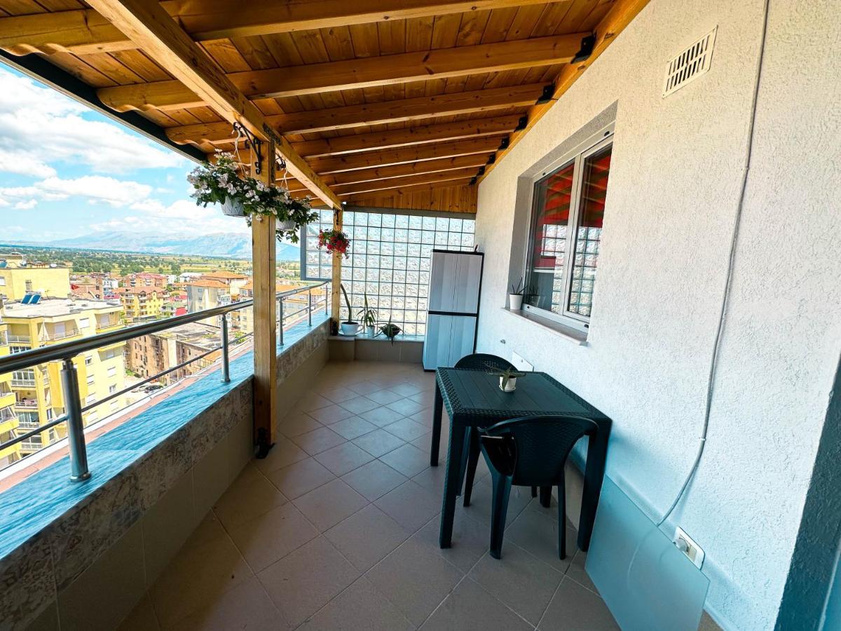 Cozy Elegance Above Korca Apartment Bagian luar foto