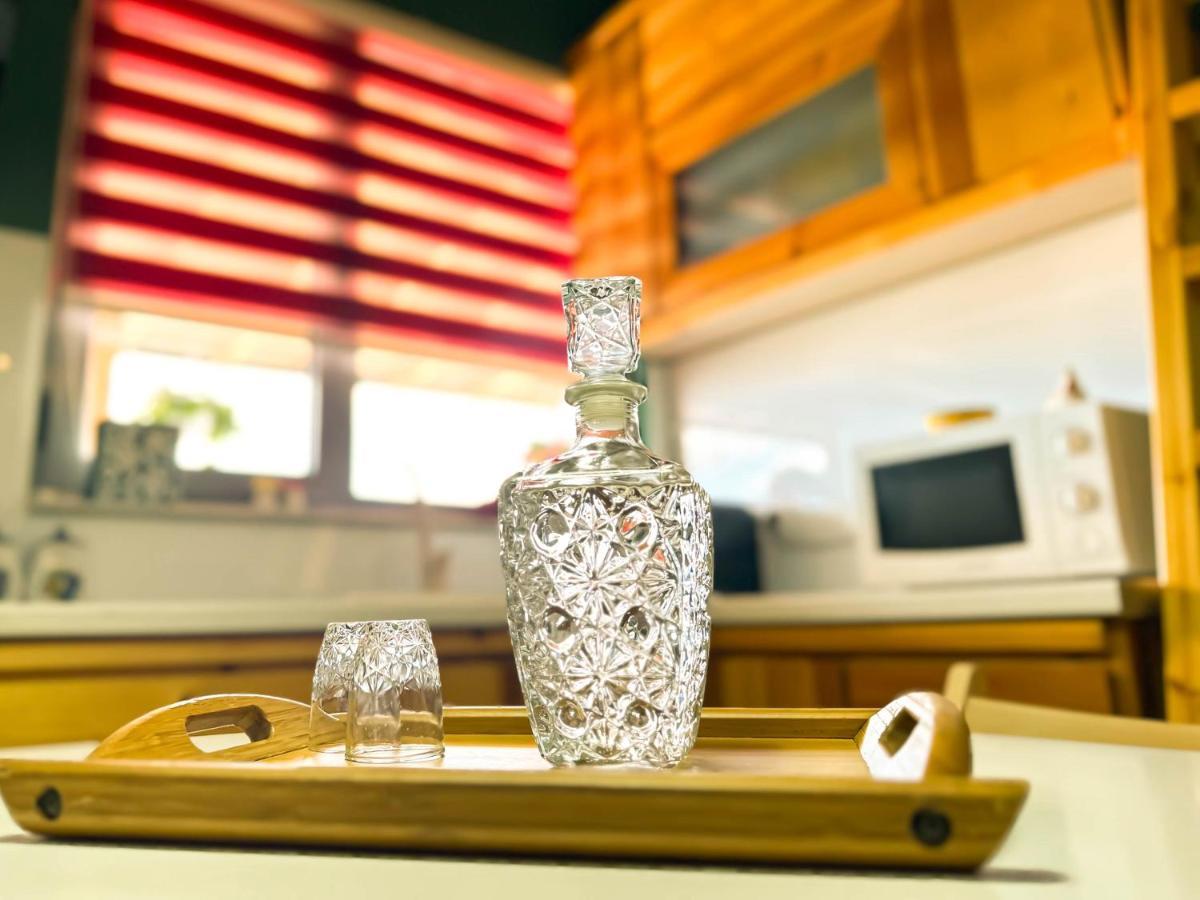 Cozy Elegance Above Korca Apartment Bagian luar foto