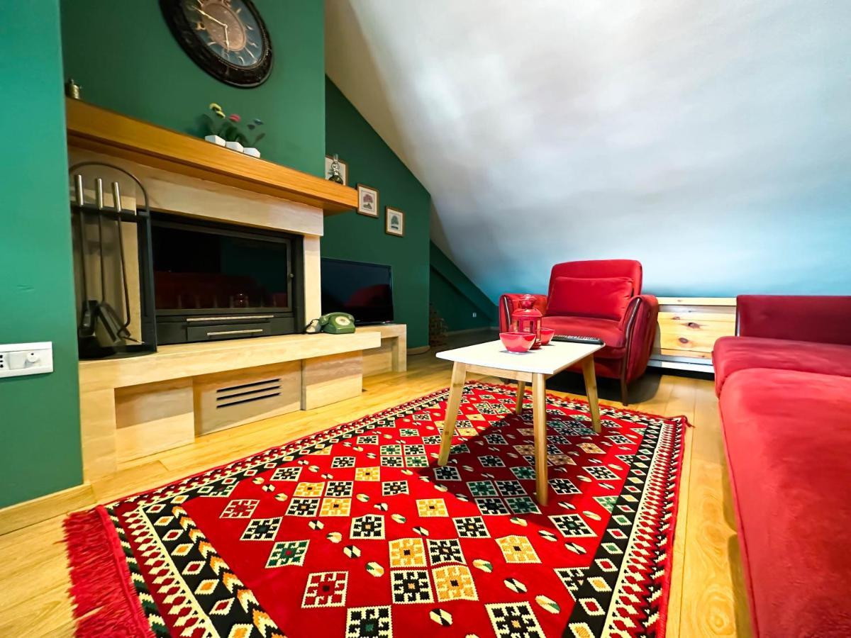 Cozy Elegance Above Korca Apartment Bagian luar foto