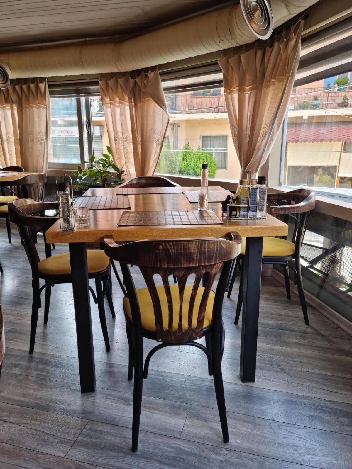 Cozy Elegance Above Korca Apartment Bagian luar foto